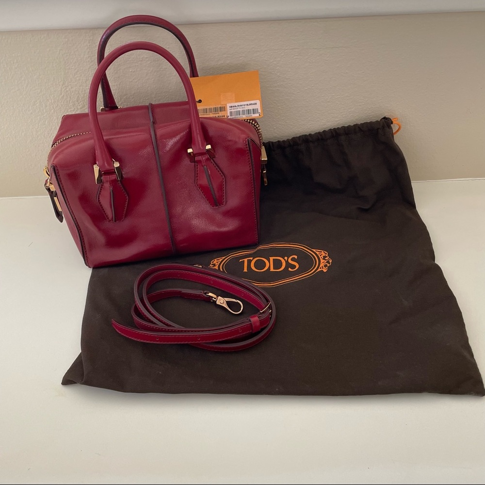 BRAND NEW Burgundy Red Tod’s D Cube Leather Alr Bauletto Mini with gold hardware